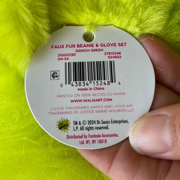 The Grinch Faux Fur Kids Beanie Hat Gloves Set Green Fluffy Christmas NEW Xmas - Picture 3 of 7